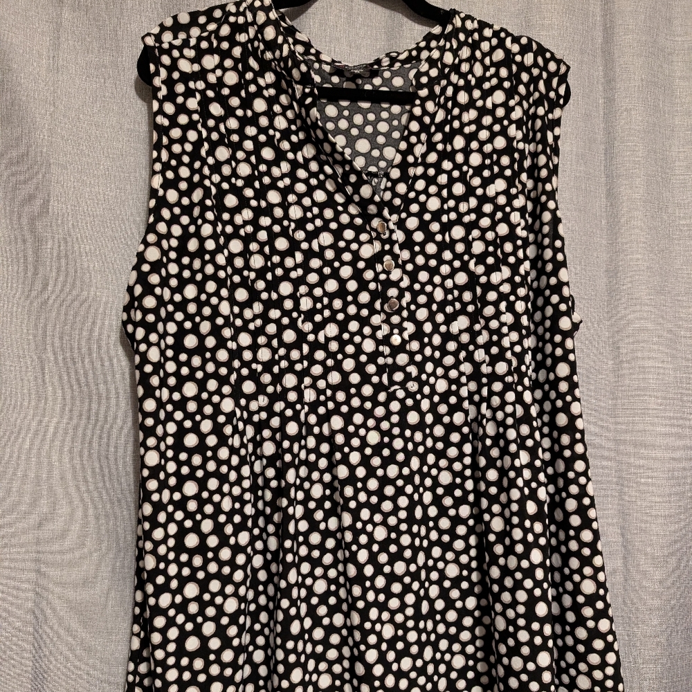 Cocomo Woman Sleeveless V-Neck blouse